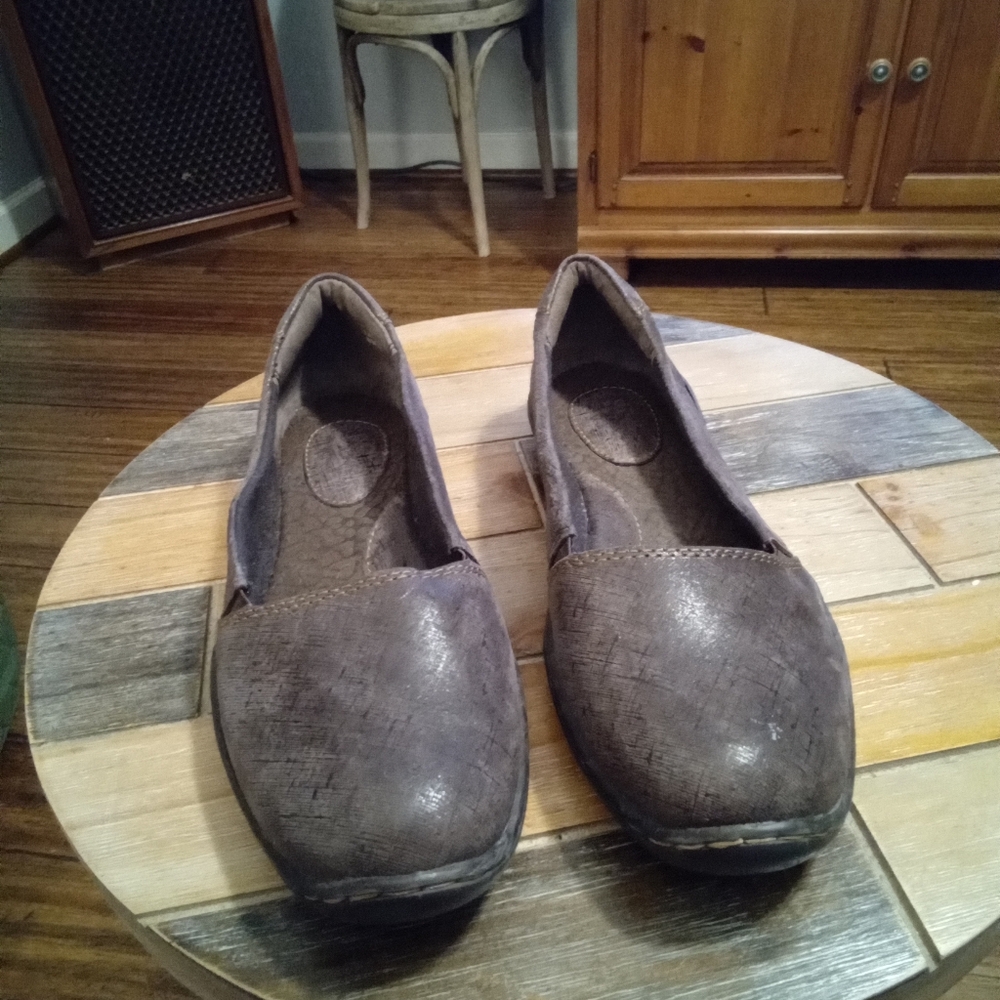 b.o.c Size 7.5 Women's Brown Slip-On Leather Shoes